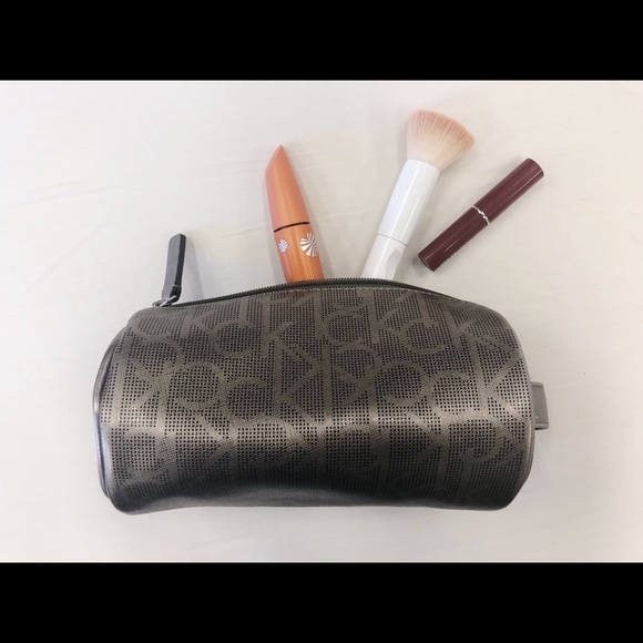 CALVIN KLEIN MAKEUP BAG - Picture 1 of 1